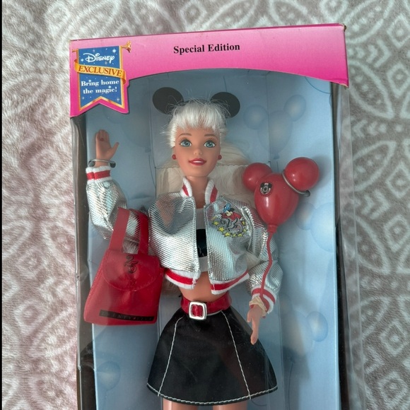 Barbie Walt Disney World 25th Anniversary Doll with Pink Accents Mattel - Picture 3 of 7